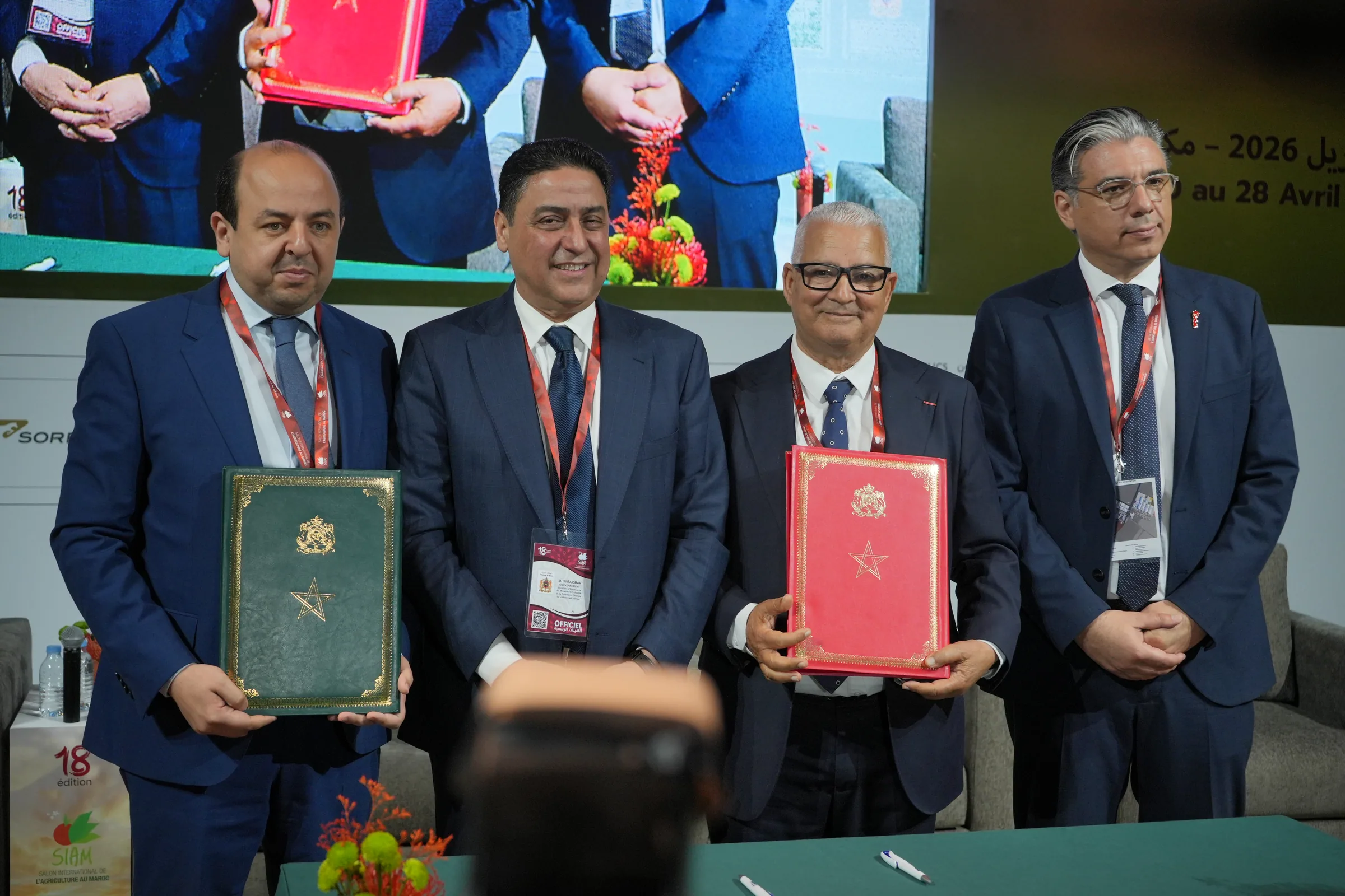 Cérémonie de signature officielle lors d'un événement à Fès